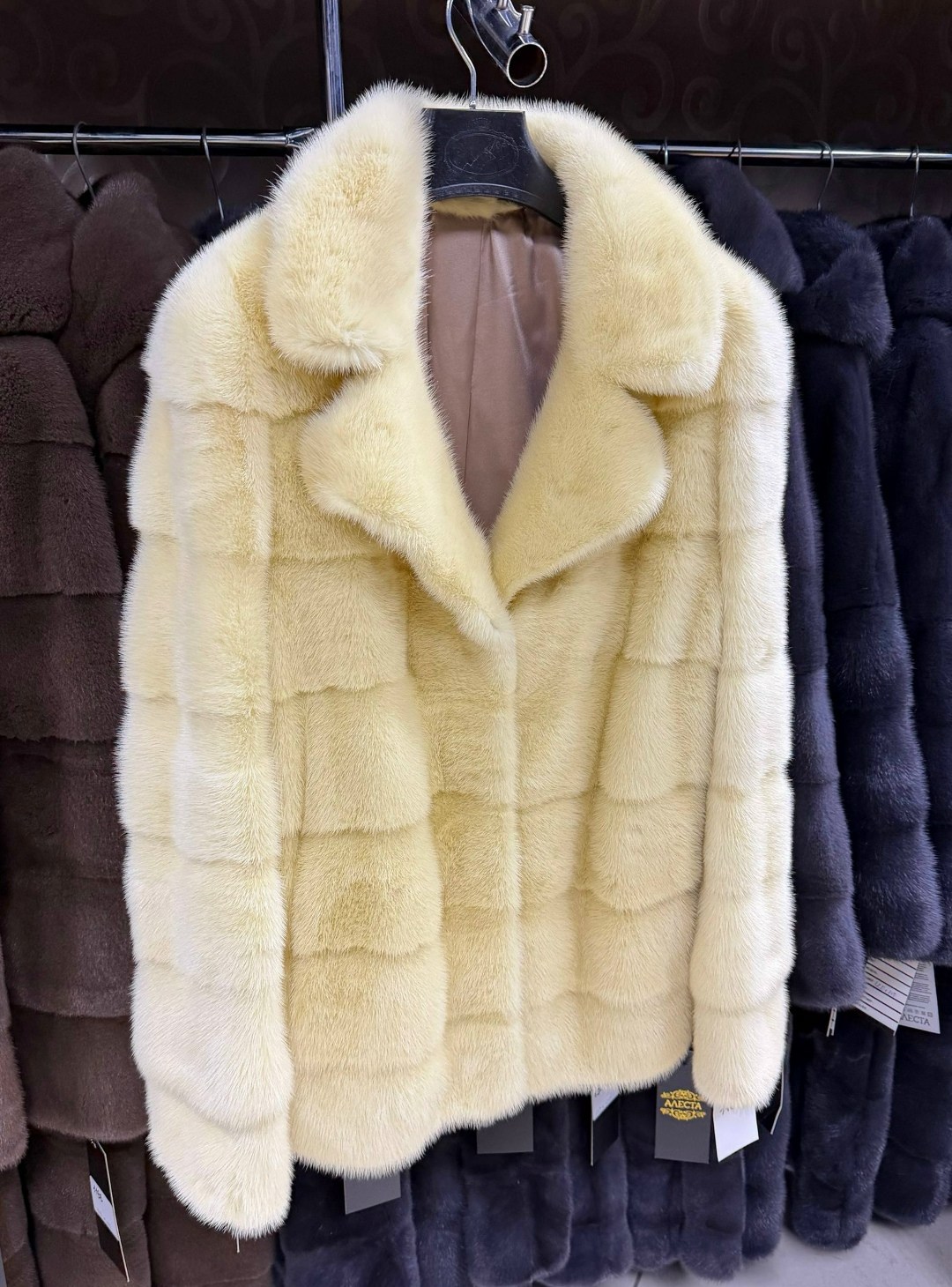 норковая шуба,белая норковая шуба,шуба,шуба автоледи бобрик,шуба норка