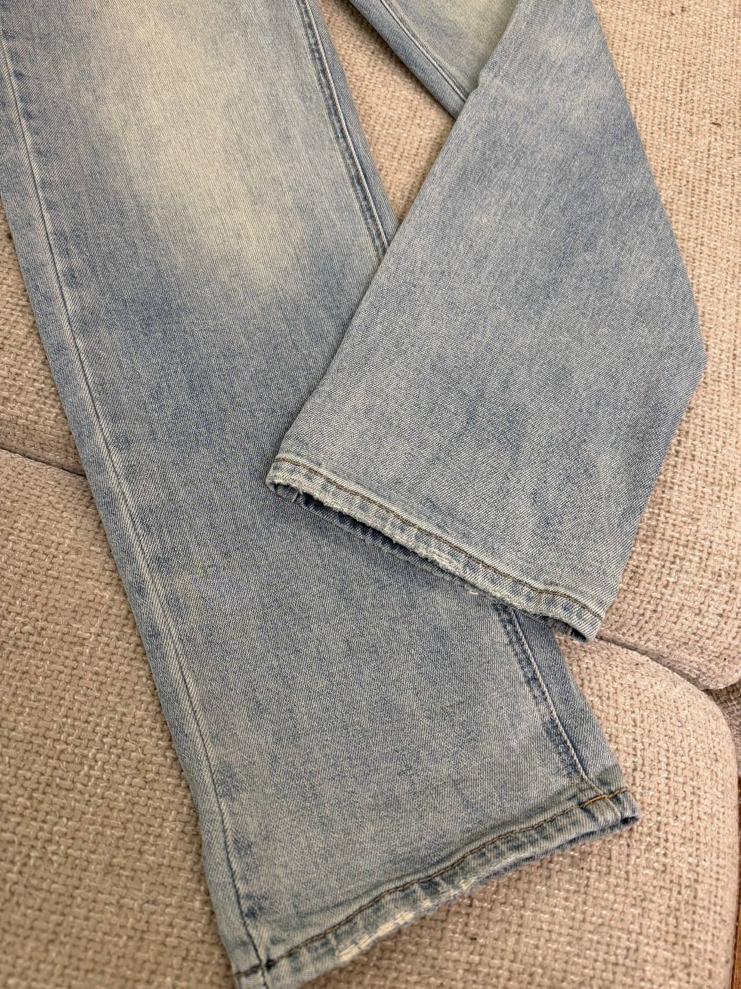 рубашка с джинсами,джинсы модные,женская рубашка,джинсы с рубашкой,джинсы женские