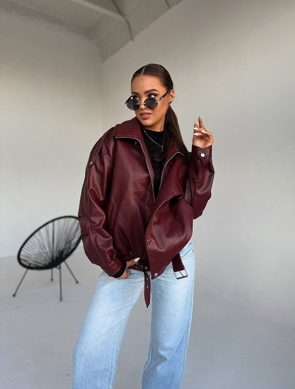 куртка из экокожи,женская куртка кожаная оверсайз короткая okssana firsanova,модные бордовые кожаные куртки с лацканами,коричневая женская кожаная куртка-косуха,куртка кожаная