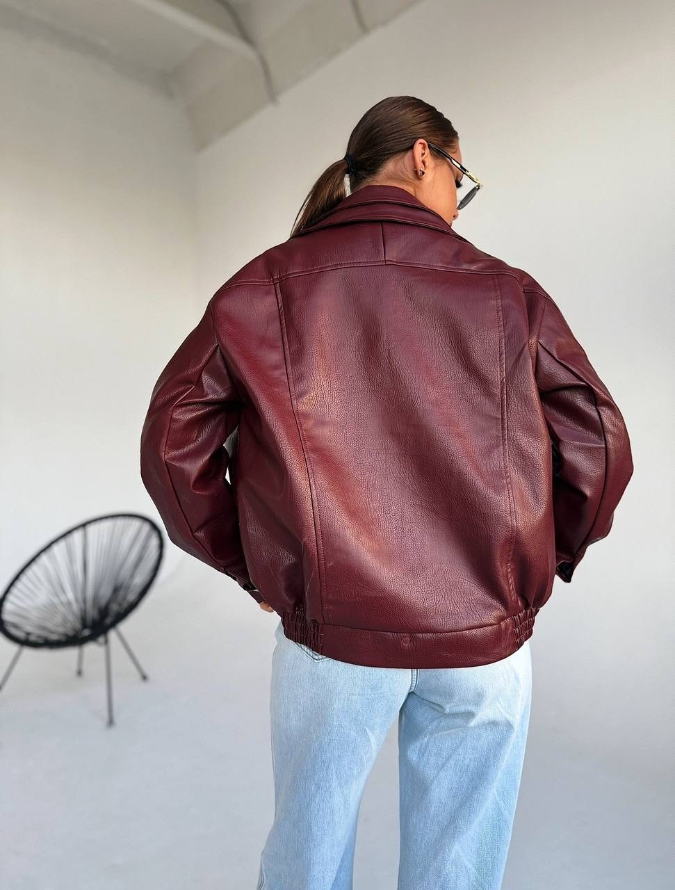 куртка из экокожи,женская куртка кожаная оверсайз короткая okssana firsanova,модные бордовые кожаные куртки с лацканами,коричневая женская кожаная куртка-косуха,куртка кожаная