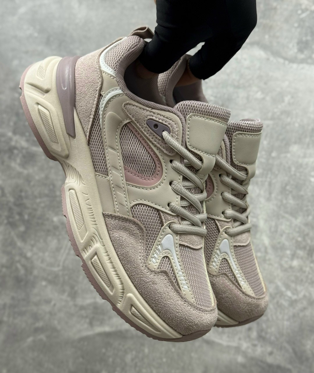 женские кроссовки,модные кроссовки,кроссовки повседневные,кроссовки anta,бежевые кроссовки