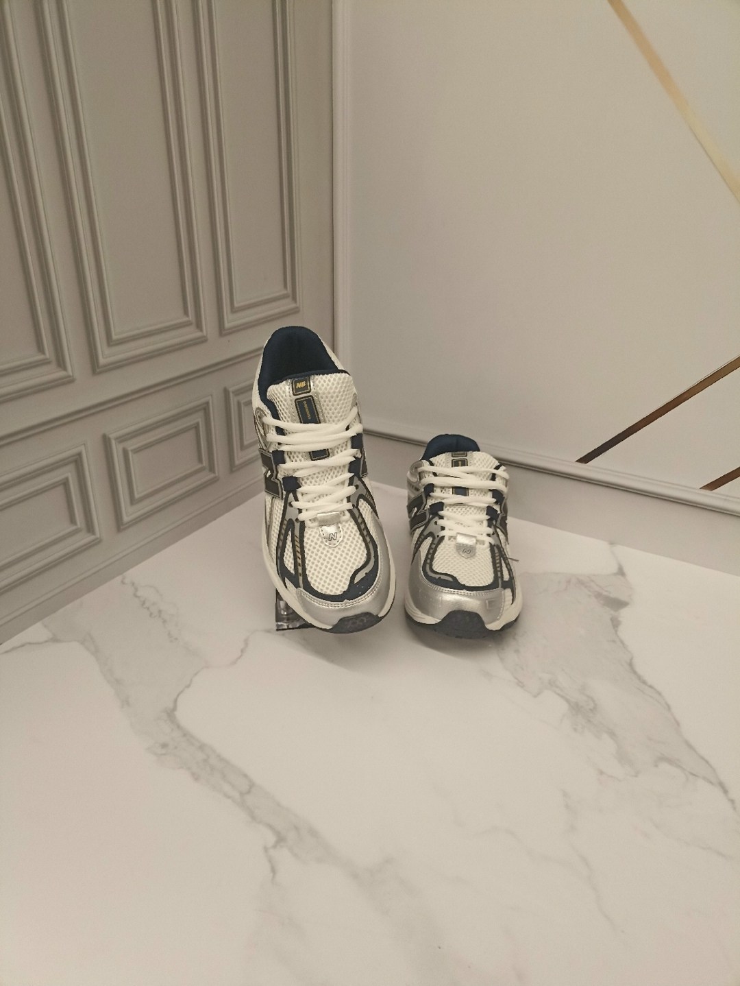 новая коллекция баленсиага 2026 кроссовки,мужская  balenciaga lifestyle черное и белое,кроссовки баленсиага runner,кроссовки спортивные мужские баленсиага runner black white,кроссовки runner bale
