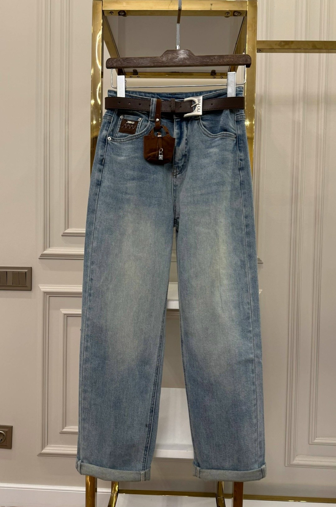 рубашка с джинсами,джинсы модные,женская рубашка,джинсы с рубашкой,джинсы женские