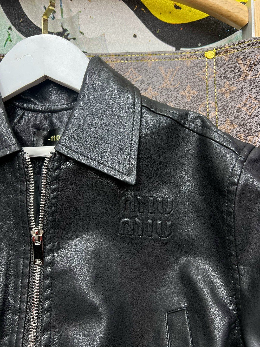 кожаная куртка,кожаная куртка бомбер,куртка бомбер,кожаный бомбер,куртка кожаная женская