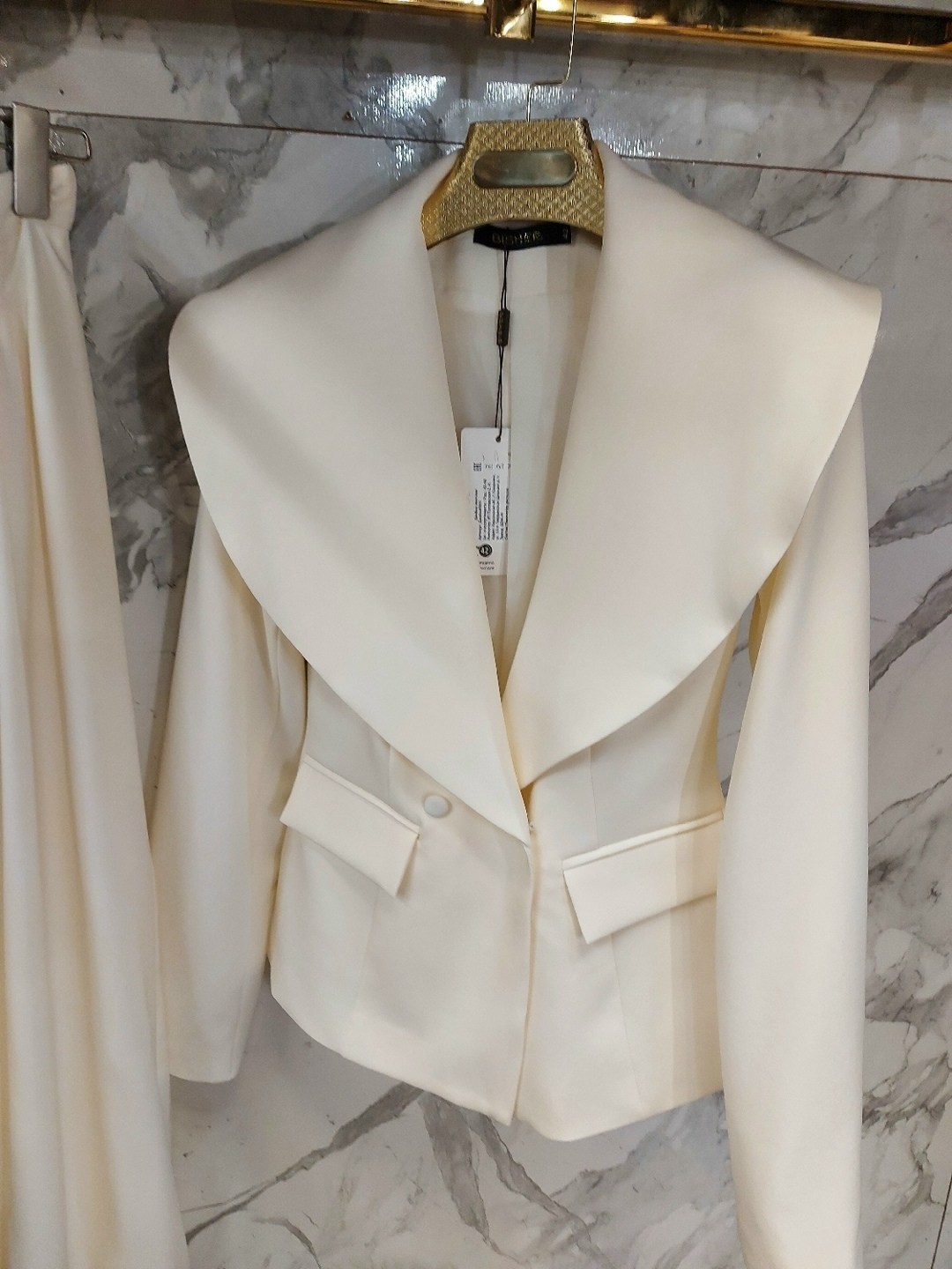 белые костюмы,жакет,женский брючный костюм,белый костюм женский,женские жакеты