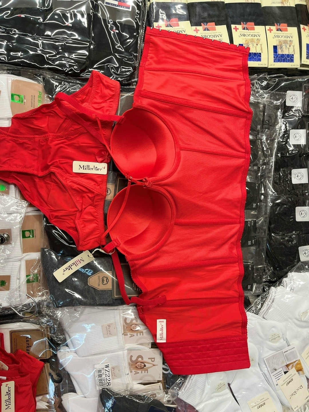 женский комплект нижнего белье,комплект женского белья,нижнее женское белье,бюстье,красный комплект нижнего белья