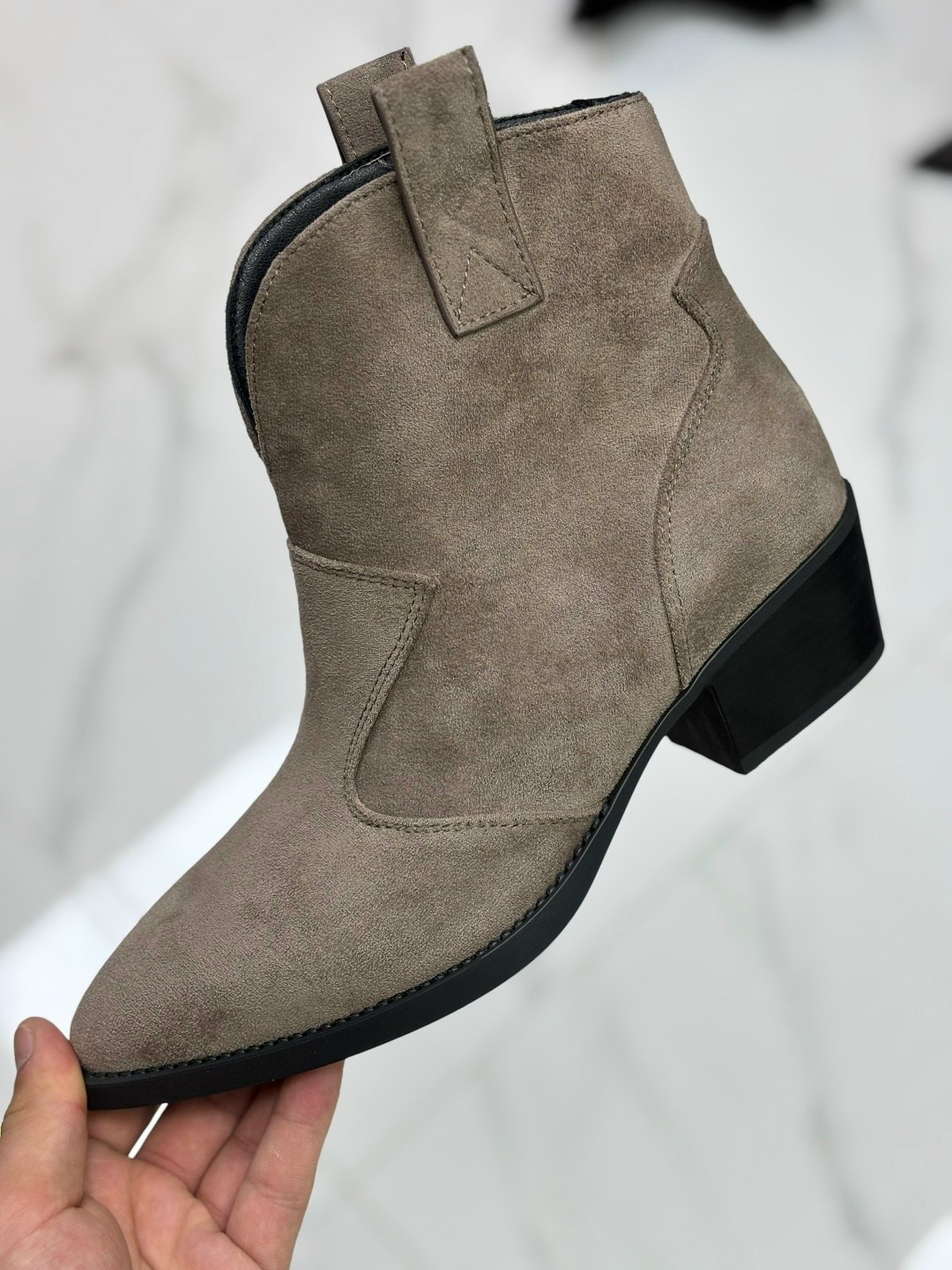 ,казаки демисезонные ботинки замшевые,ботильоны казаки натуральные,казаки замшевые эконика,казаки женские