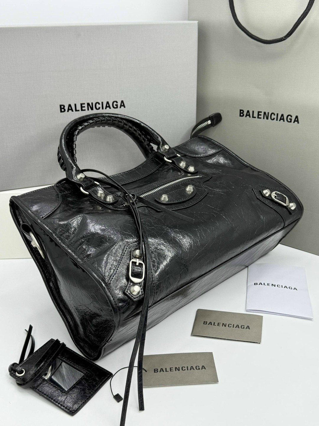 balenciaga balenciaga,женская сумка balenciaga classic черная,сумка balenciaga neo classic черный,сумка balenciaga,сумка balenciaga с зеркальцем большая