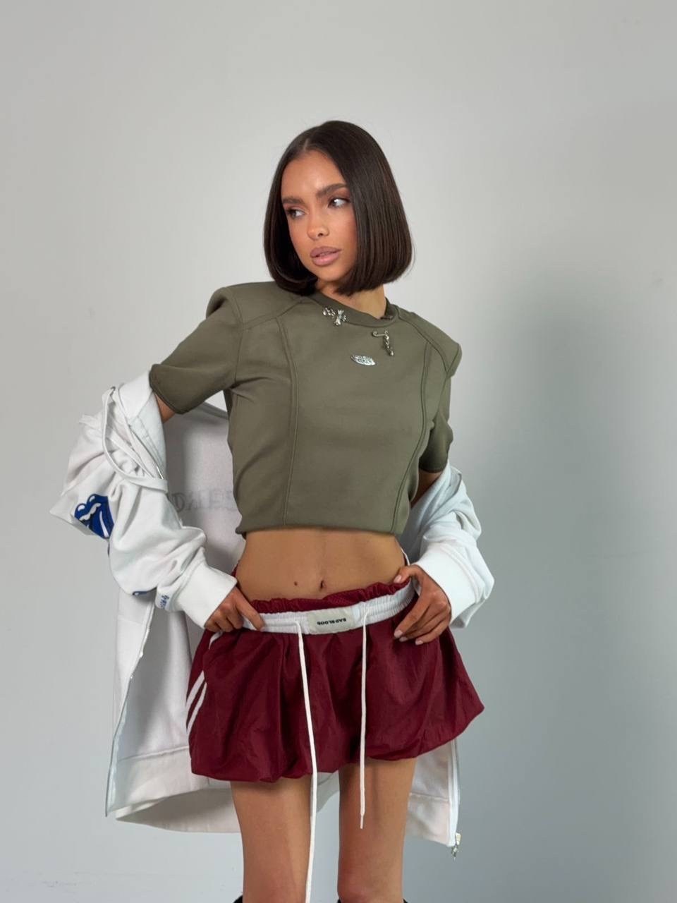 девушка,мода стиль,укороченная кофта,костюм с юбкой,мода одежда