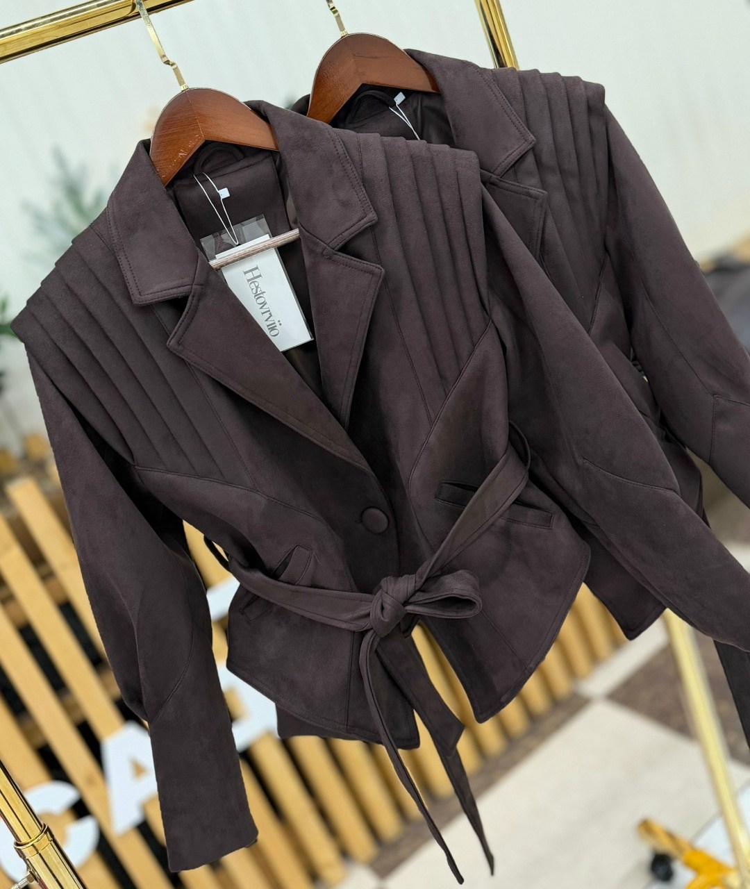 замшевая куртка,пиджак,коричневый костюм,женский пиджак