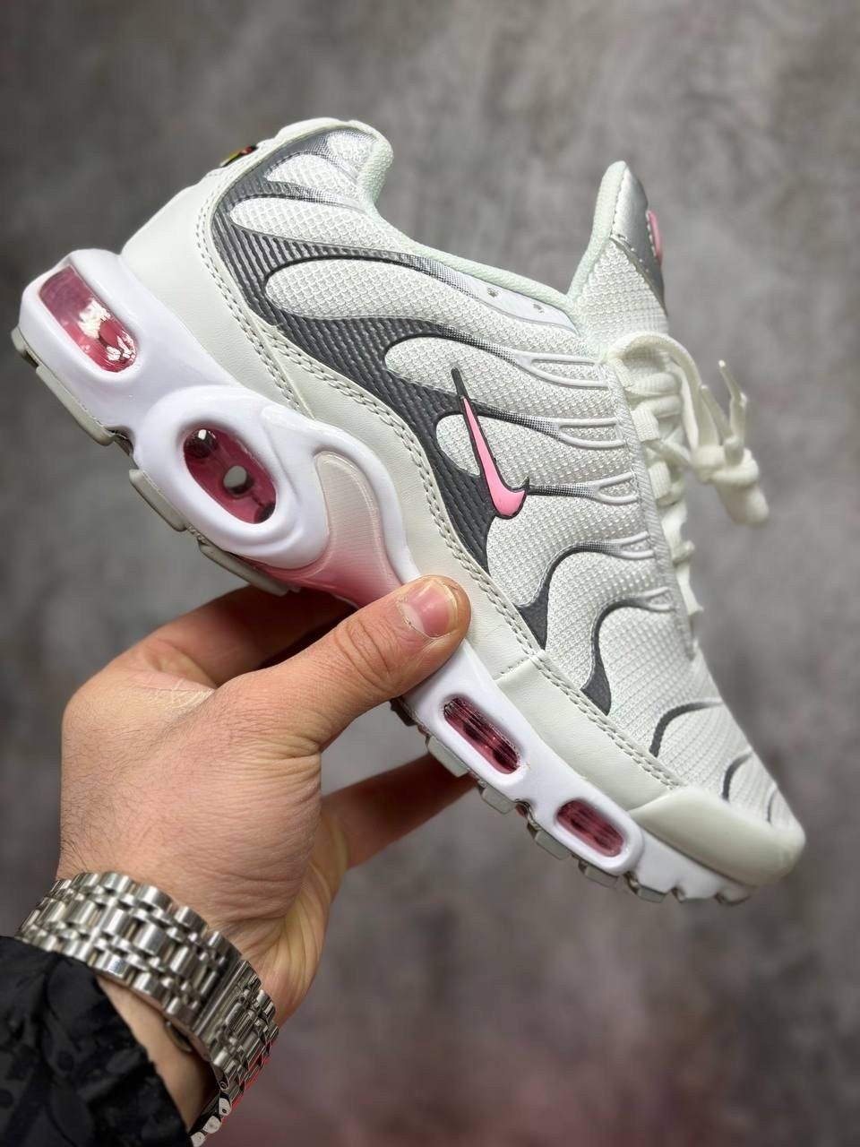 кроссовки летние спортивные nike air max tn plus,кроссовки air max tn plus nike,кроссовки спортивные air max tn plus nike,кроссовки женские nike air max tn plus,nike air max tn plus
