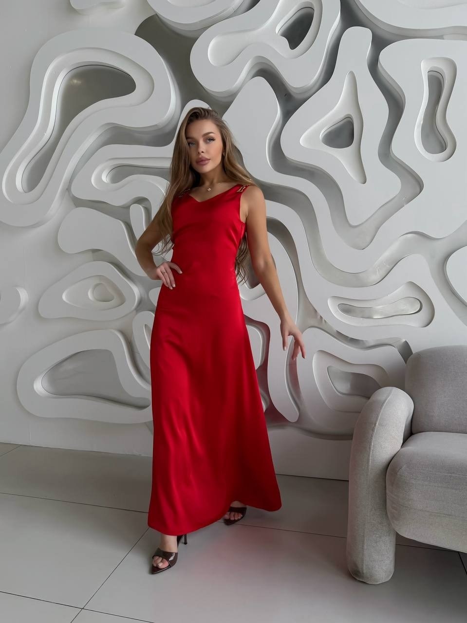 красное шелковое платье на бретельках,красное шелковое платье,красное шелковое платье на бретелях,красное платье комбинация,красное атласное платье на бретелях
