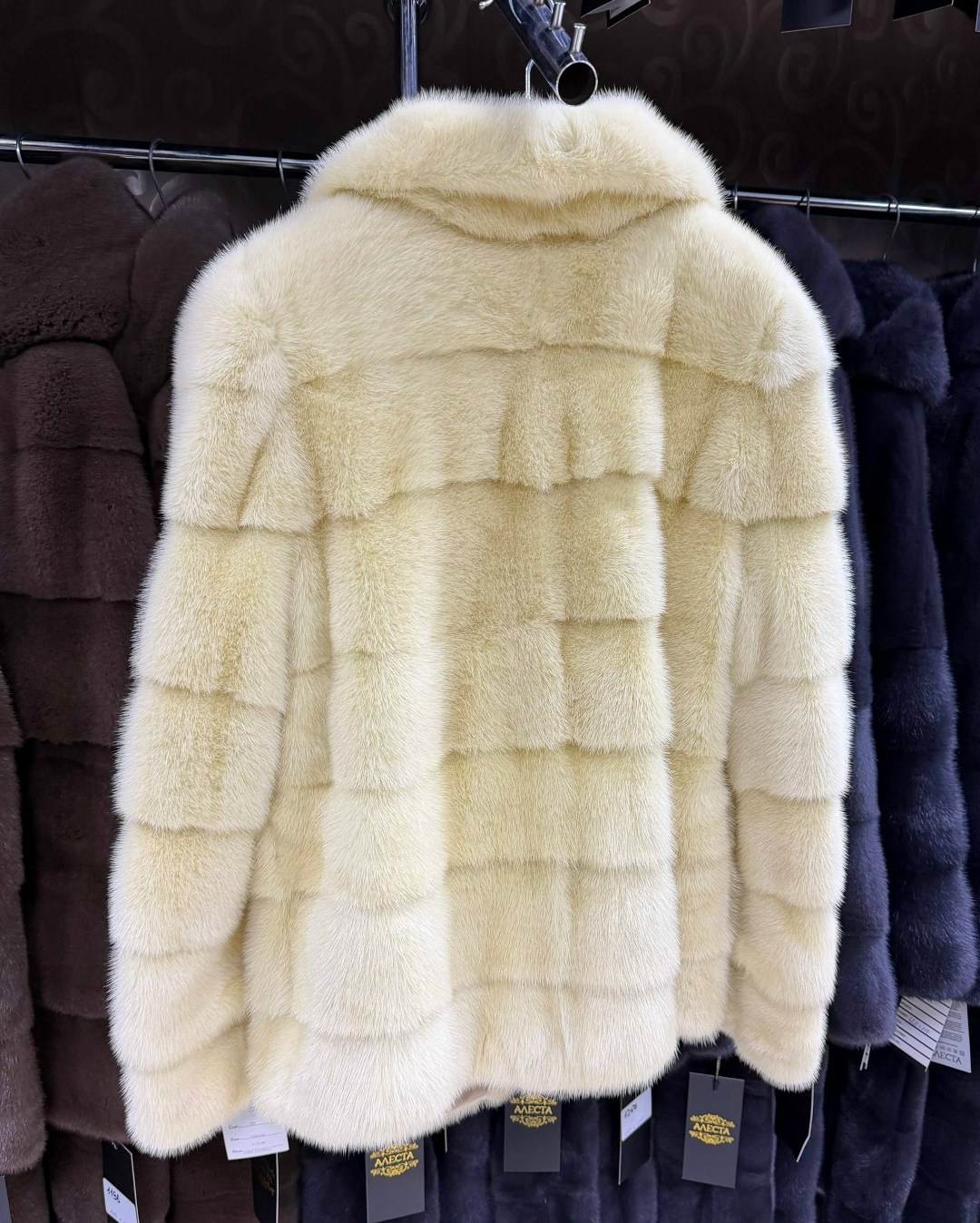 норковая шуба,белая норковая шуба,шуба,шуба автоледи бобрик,шуба норка