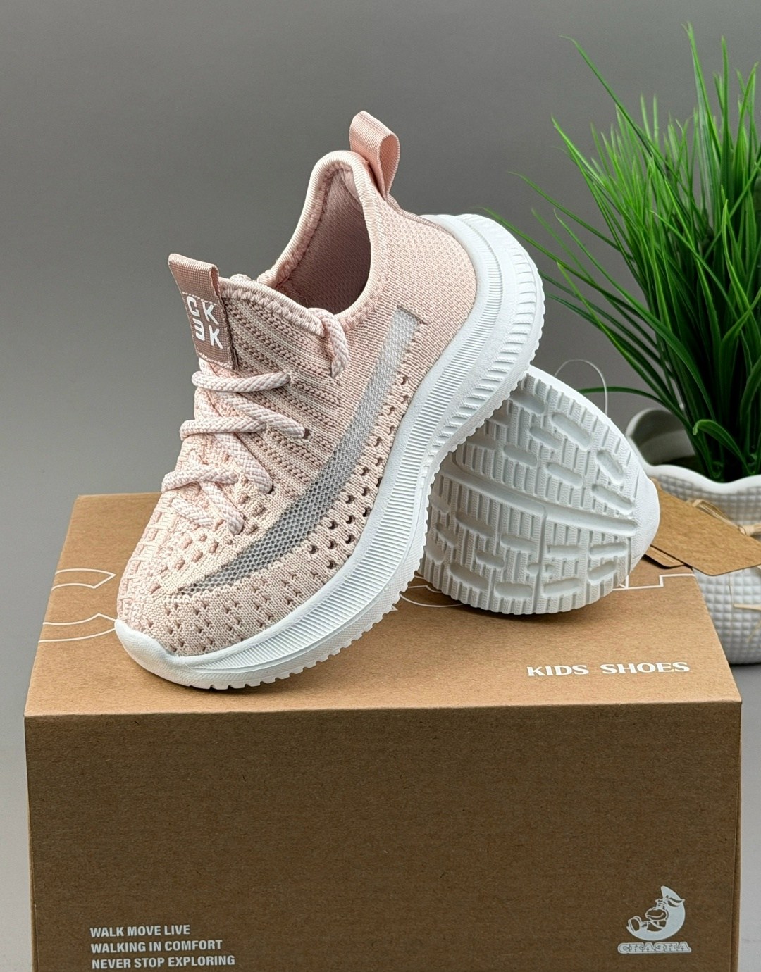 кроссовки,женские кроссовки,кроссовки изи,детские кроссовки,пудровые кроссовки