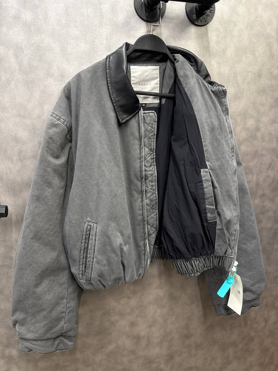 куртка бомбер,куртка-бомбер укороченная с вареным эффектом серая,куртка,куртка повседневная,куртка-бомбер укороченная с вареным эффектом