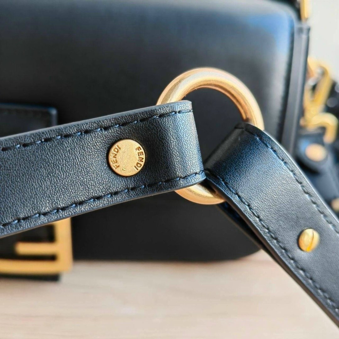fendi черная кожаная сумка через плечо,сумка fendi baguette mini,fendi черная кожаная сумка через плечо baguette для женщин,fendi baguette black leather bag,fendi baguette black nappa leather bag
