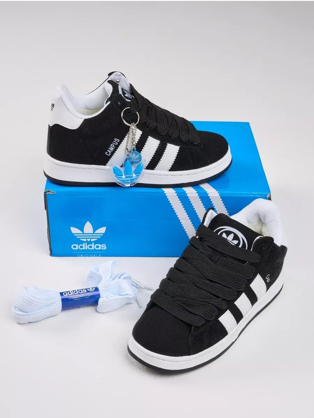 серо-черные кроссовки campus 00-х adidas originals,низкие замшевые кроссовки campus 00s с фирменными полосками adidas, черный,кроссовки adidas campus 00s 'charcoal black',кроссовки adidas campus,