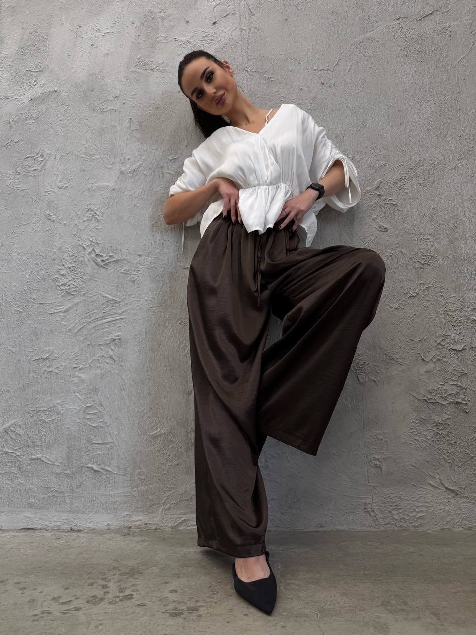 шелковые брюки палаццо,элегантные шелковые брюки женские брюки-палаццо,элегантные шелковые брюки-палаццо,шелковые брюки,стиль с брюками палаццо