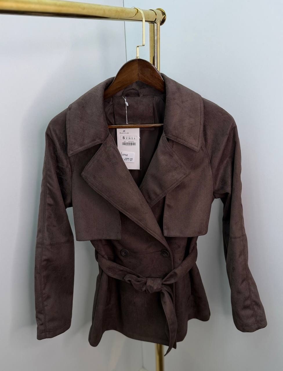 женский замшевый тренч the row коричневый,замшевый плащ,стильное пальто,замшевый тренч,классическая коричневая замшевая женская куртка с поясом