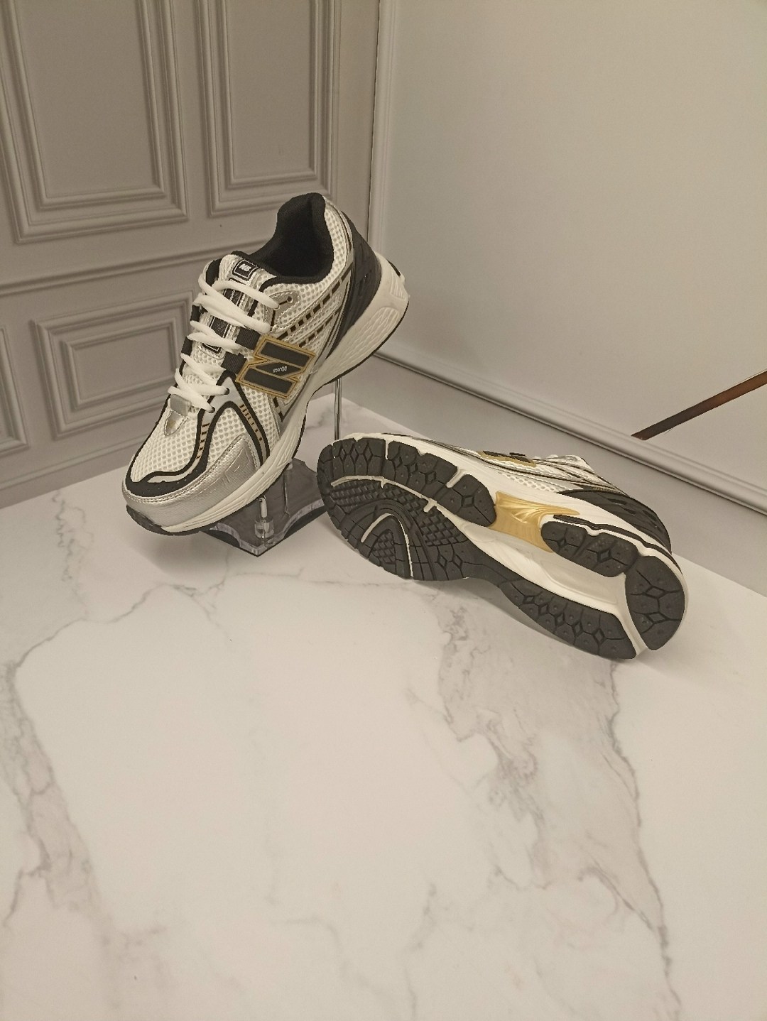 новая коллекция баленсиага 2026 кроссовки,мужская  balenciaga lifestyle черное и белое,кроссовки баленсиага runner,кроссовки спортивные мужские баленсиага runner black white,кроссовки runner bale