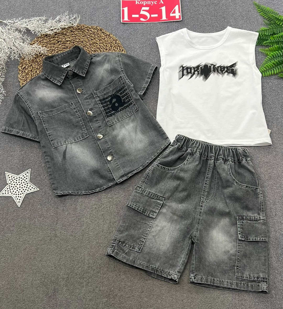 школьник с рюкзаком,мальчик,одежда для детей,шорты джинсовые для мальчика,мальчик с рюкзаком