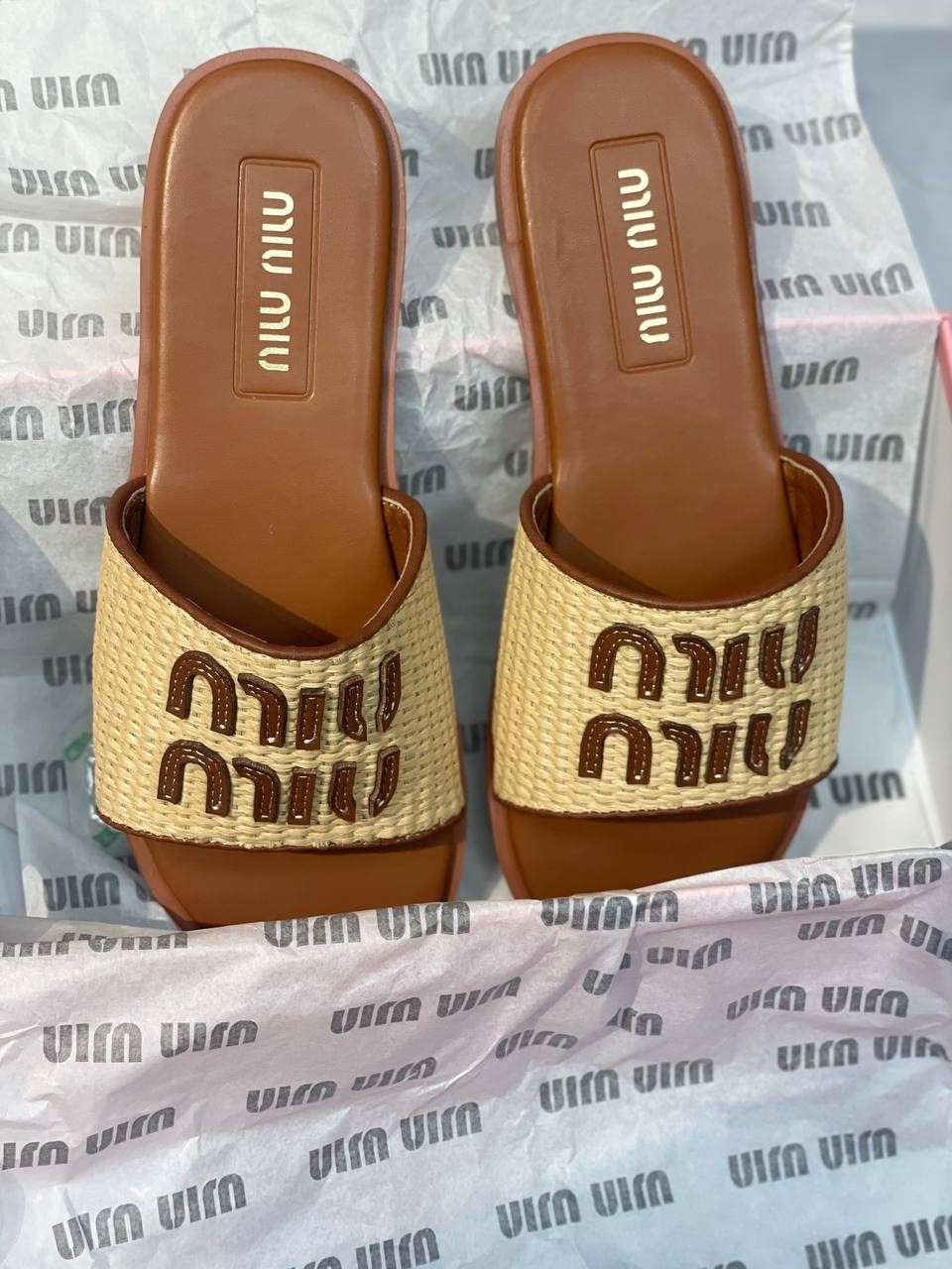 шлепанцы miu miu,шлепанцы женские,,женские шлепки,шлепанцы модные