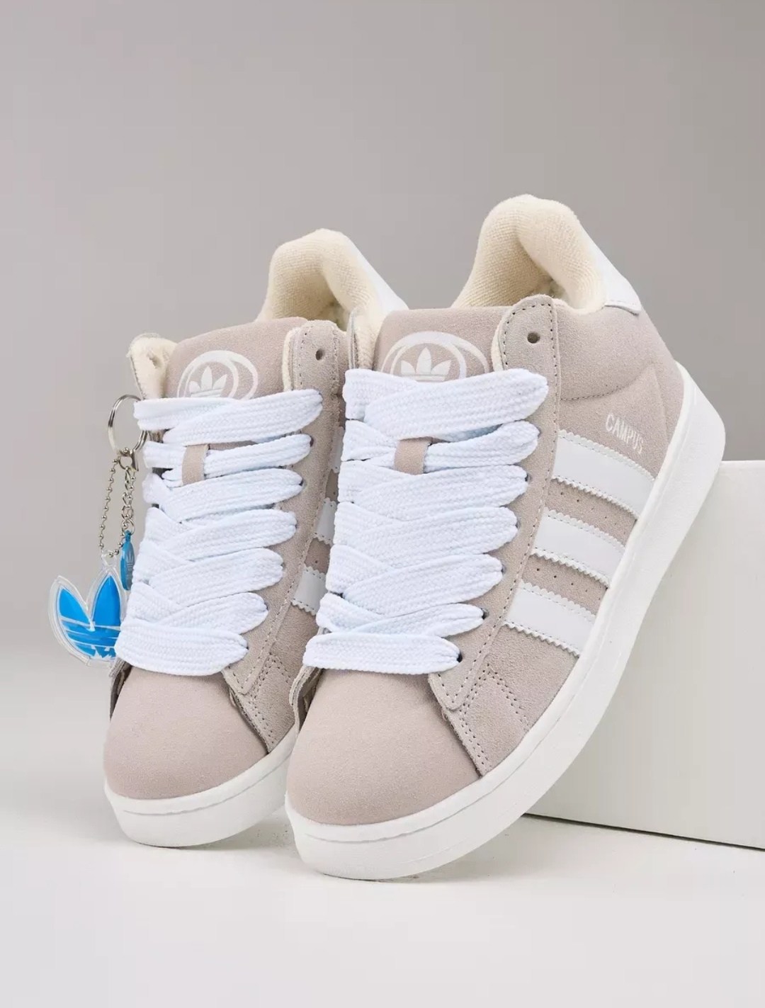 серо-черные кроссовки campus 00-х adidas originals,низкие замшевые кроссовки campus 00s с фирменными полосками adidas, черный,кроссовки adidas campus 00s 'charcoal black',кроссовки adidas campus,