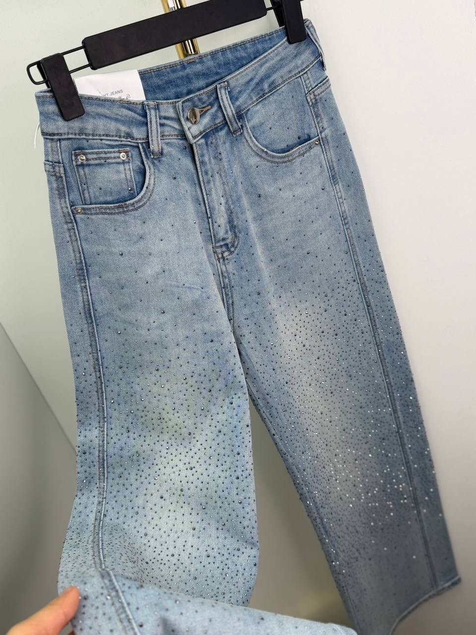 джинсы со стразами,джинсы широкие с высокой посадкой стразами xana 211278345,джинсы женские,женские джинсы со стразами,джинсы mango со стразами