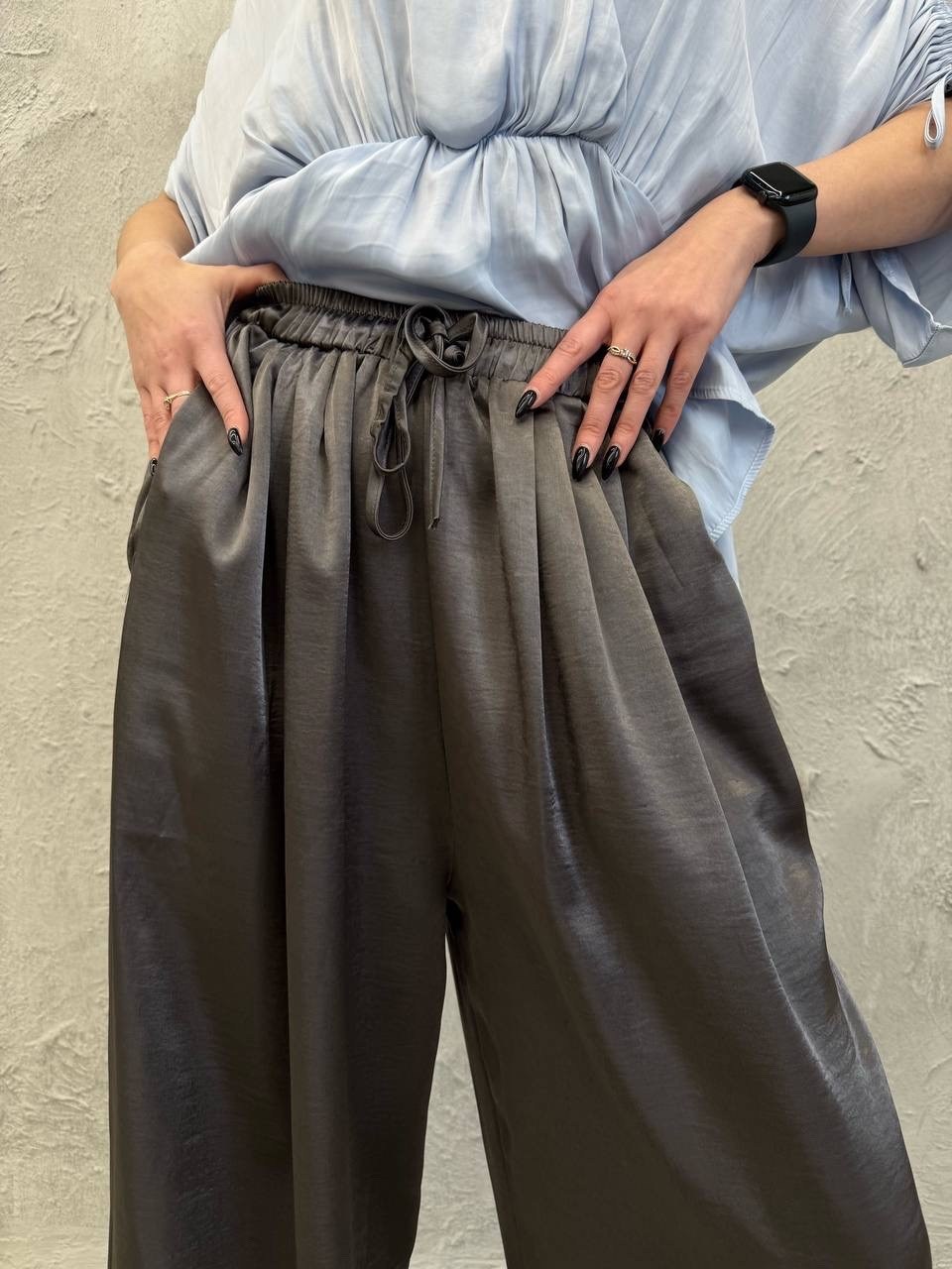 шелковые брюки палаццо,элегантные шелковые брюки женские брюки-палаццо,элегантные шелковые брюки-палаццо,шелковые брюки,стиль с брюками палаццо