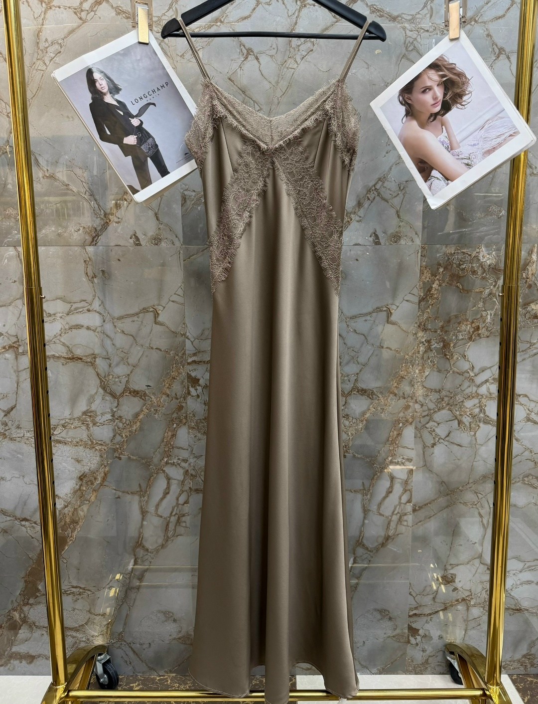 платье с кружевами,платье атласное,шелковое платье,платье макси,платье