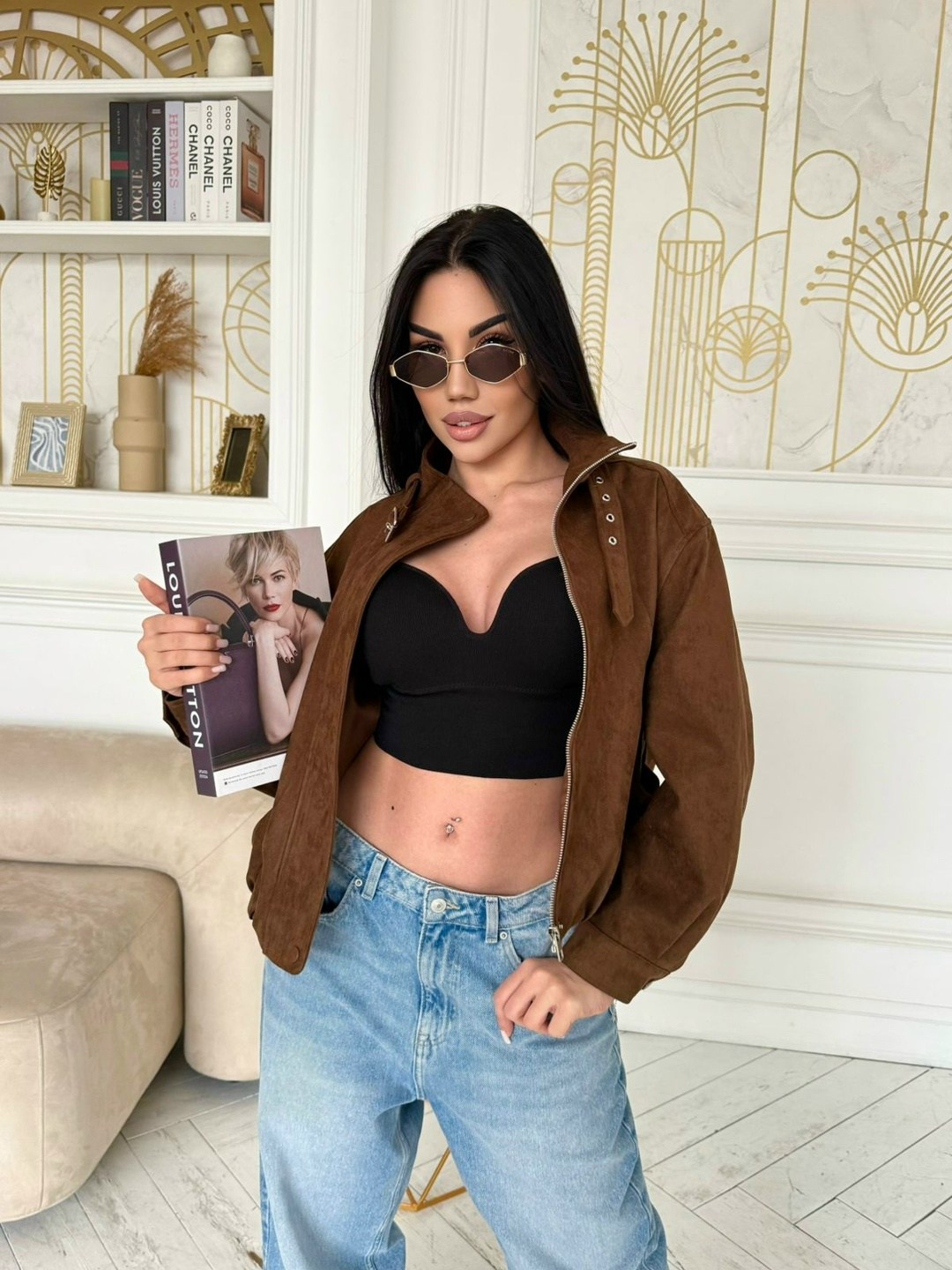 женская куртка бомбер из эко замши коричневого цвета,замшевая куртка женская,куртка бомбер,куртка замшевая,куртка бомбер из искусственной замши