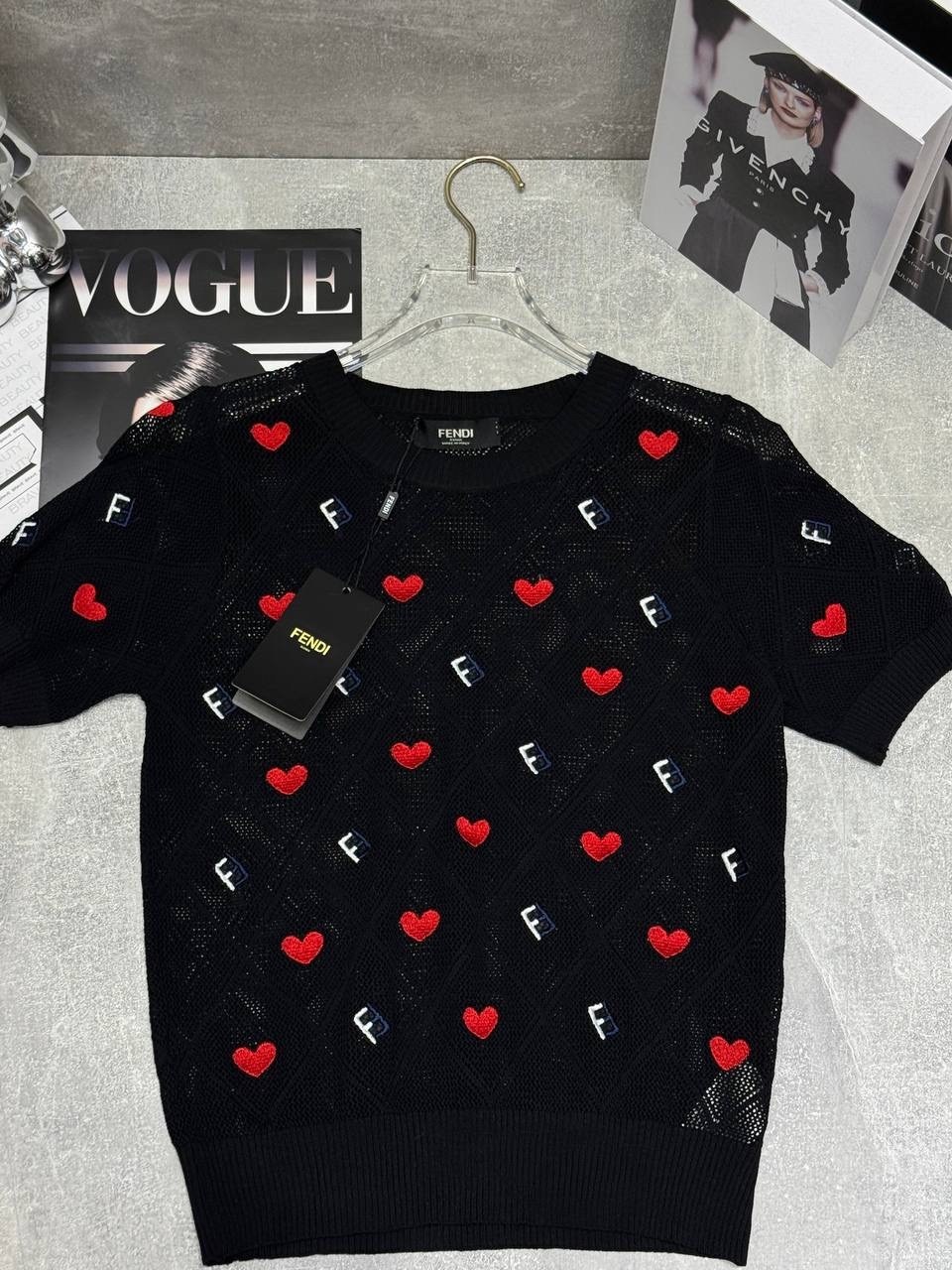 женская кофта,футболки женская,футболки для женщин,джемпер с сердечками,женские футболки с принтом