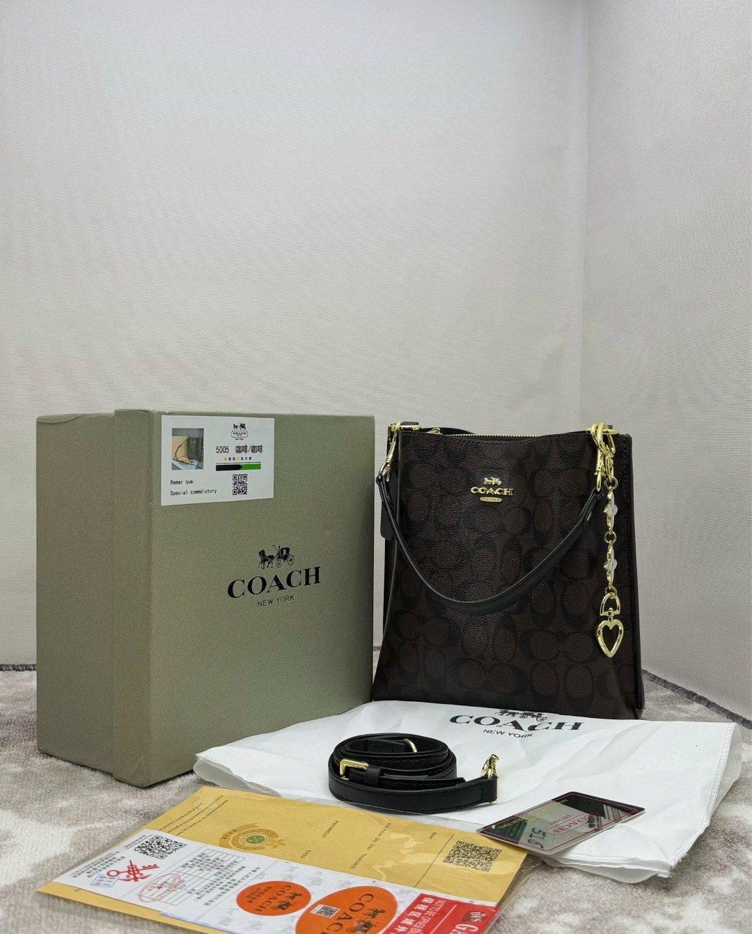 coach сумка,сумка женская coach,coach сумка на плечо,сумка ведро coach,сумка шоппер через плечо coach