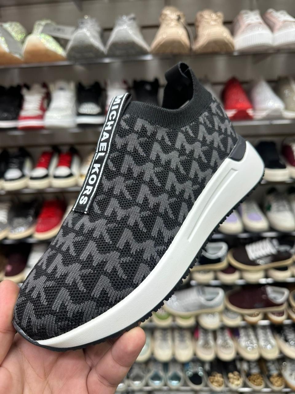 ,кроссовки женскиe,кроссовки модные, женская,повседневные кроссовки