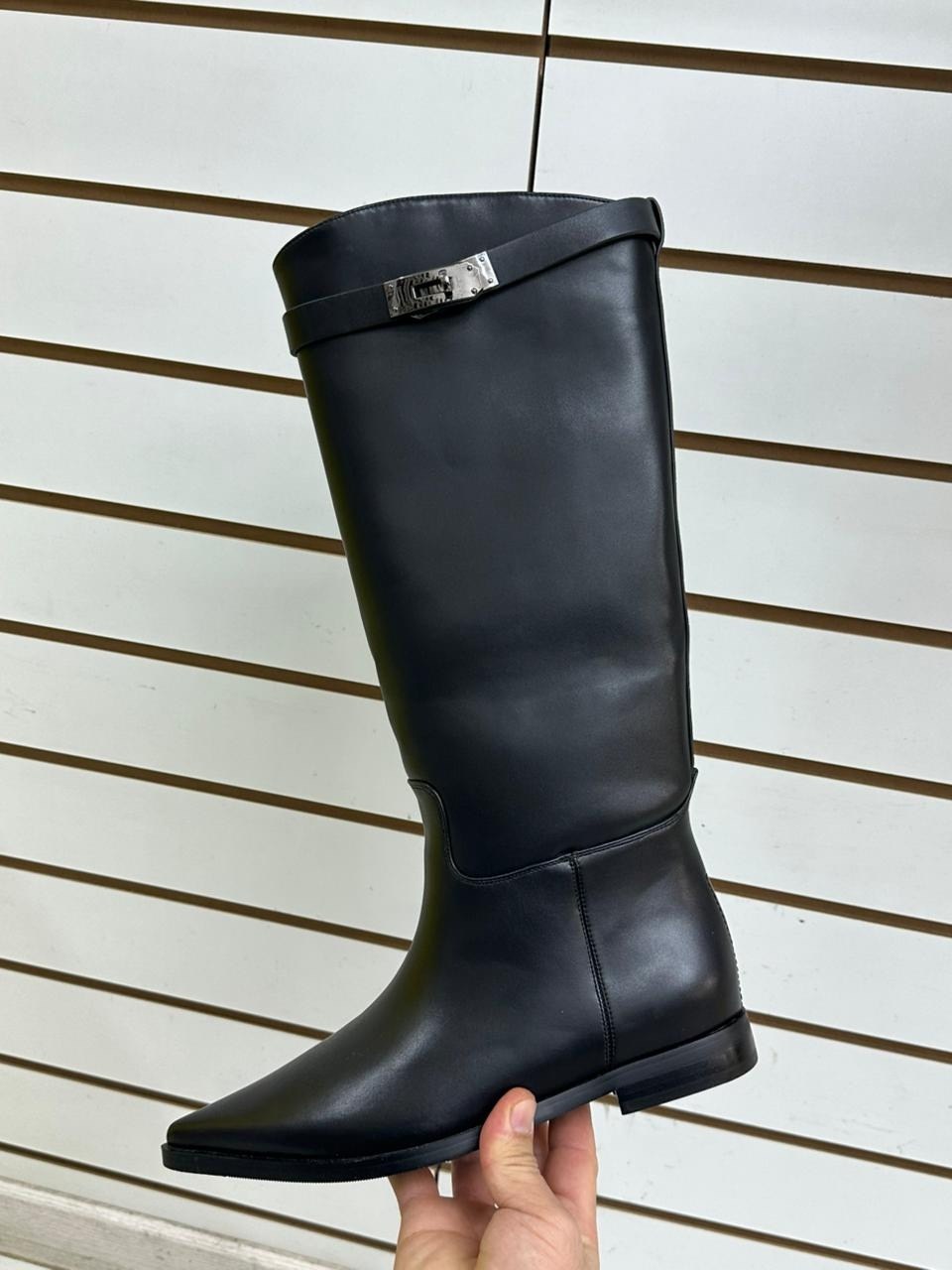 женские сапоги hermes,hermes сапоги,модные сапоги хермес,сапоги hermes из натуральной кожи черного цвета с пряжкой,сапоги