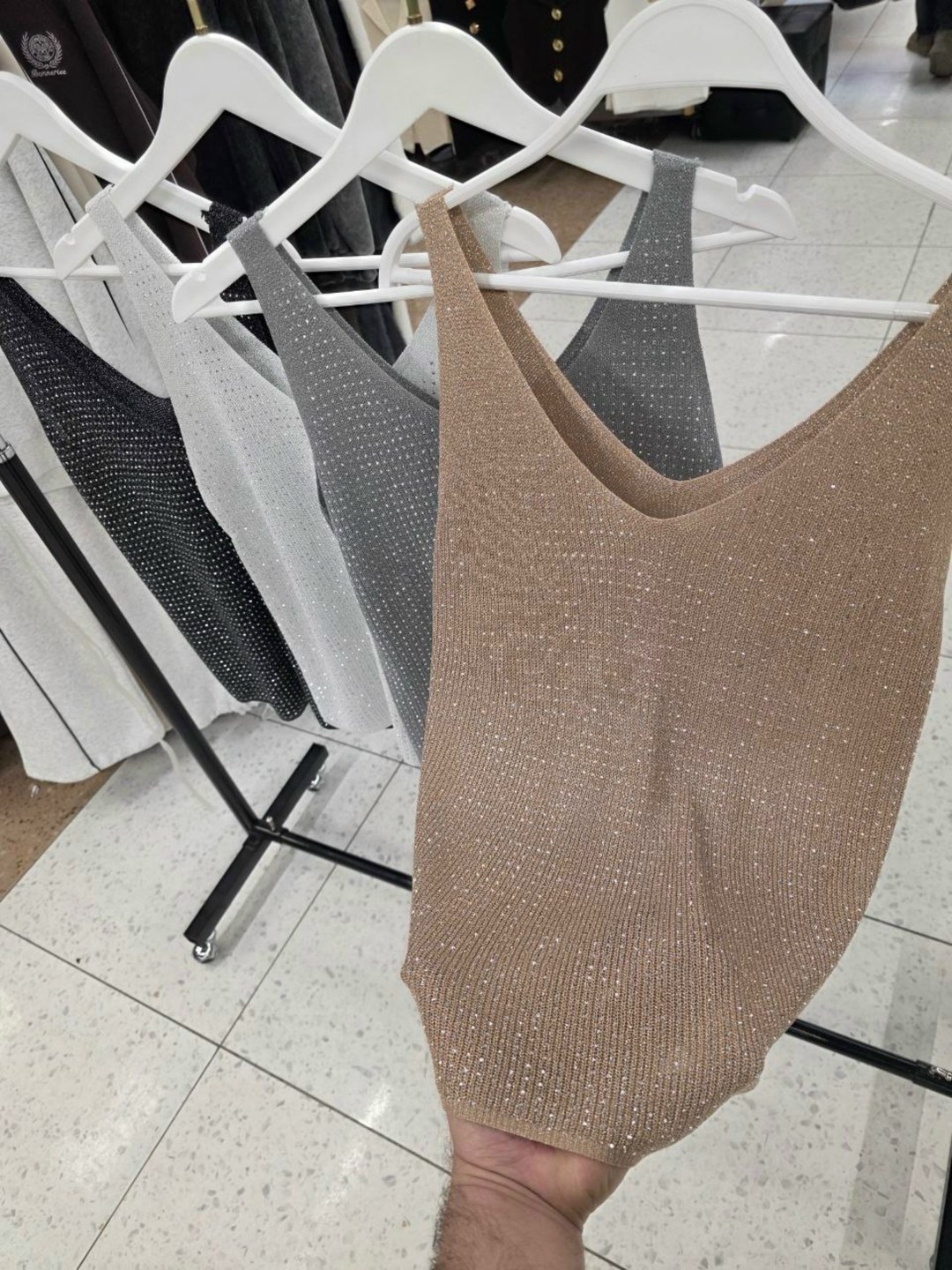 майка люрекс,топ fitinguru вечерний со стразами серый,топ с люрексом,майка со стразами,женская майка