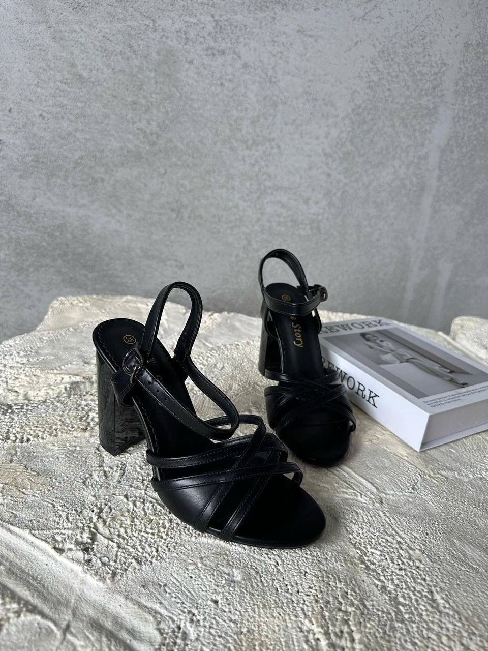 стильные босоножки,босоножки женские,каблуки босоножки,босоножки манго,черные босоножки