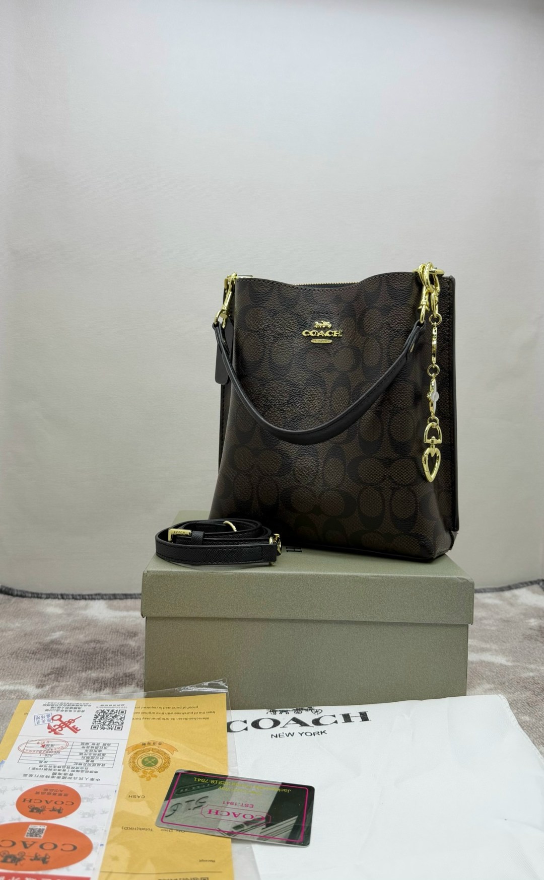 coach сумка,сумка женская coach,coach сумка на плечо,сумка ведро coach,сумка шоппер через плечо coach