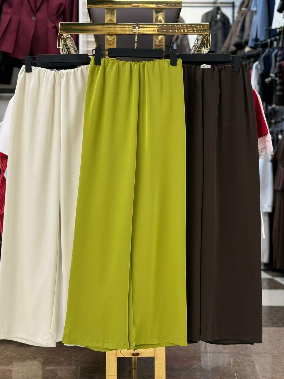 брюки женские атласные с широкими штанинами,брюки прямые,стильные наряды,широкие брюки,женские широкие брюки