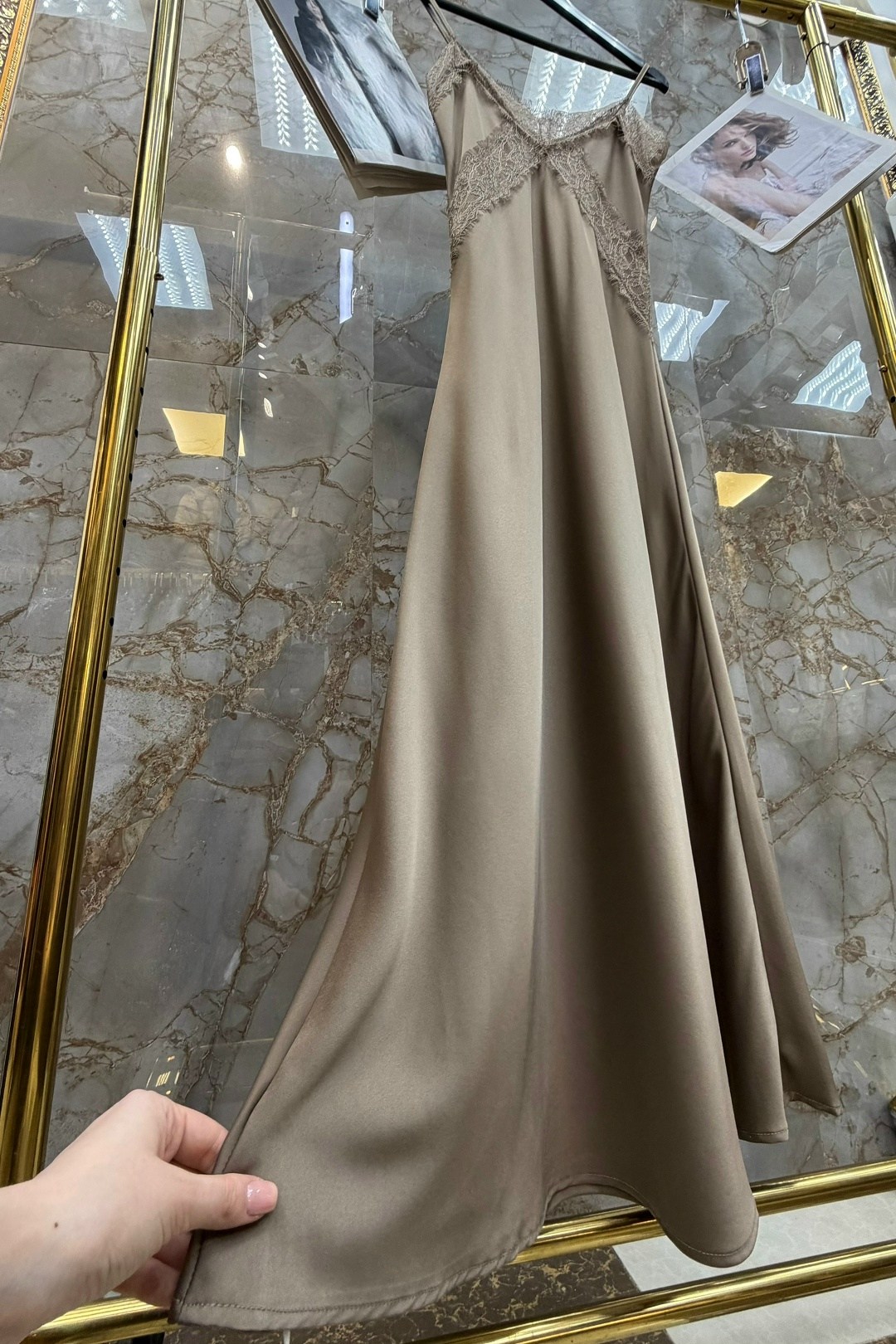 платье с кружевами,платье атласное,шелковое платье,платье макси,платье