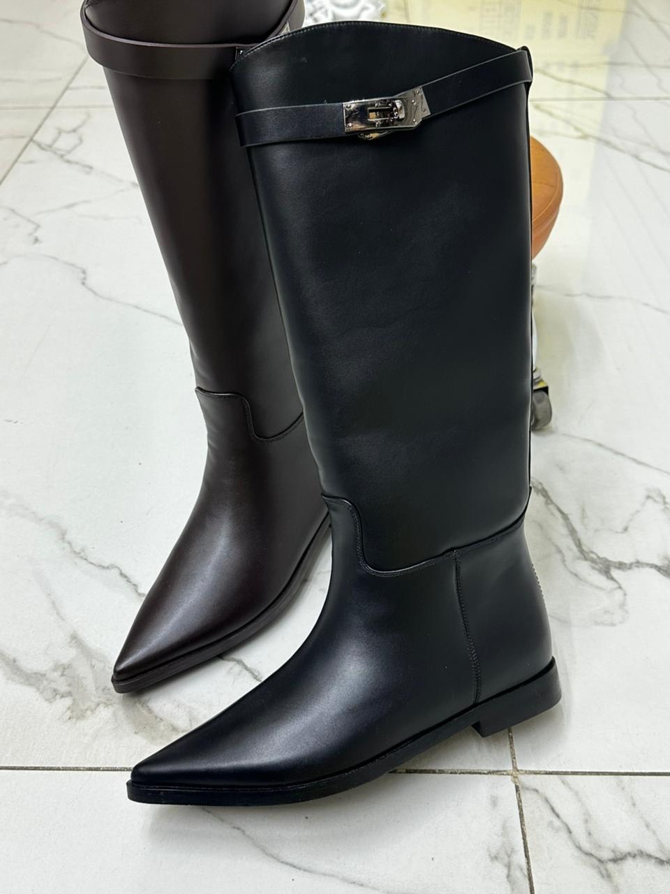 женские сапоги hermes,hermes сапоги,модные сапоги хермес,сапоги hermes из натуральной кожи черного цвета с пряжкой,сапоги