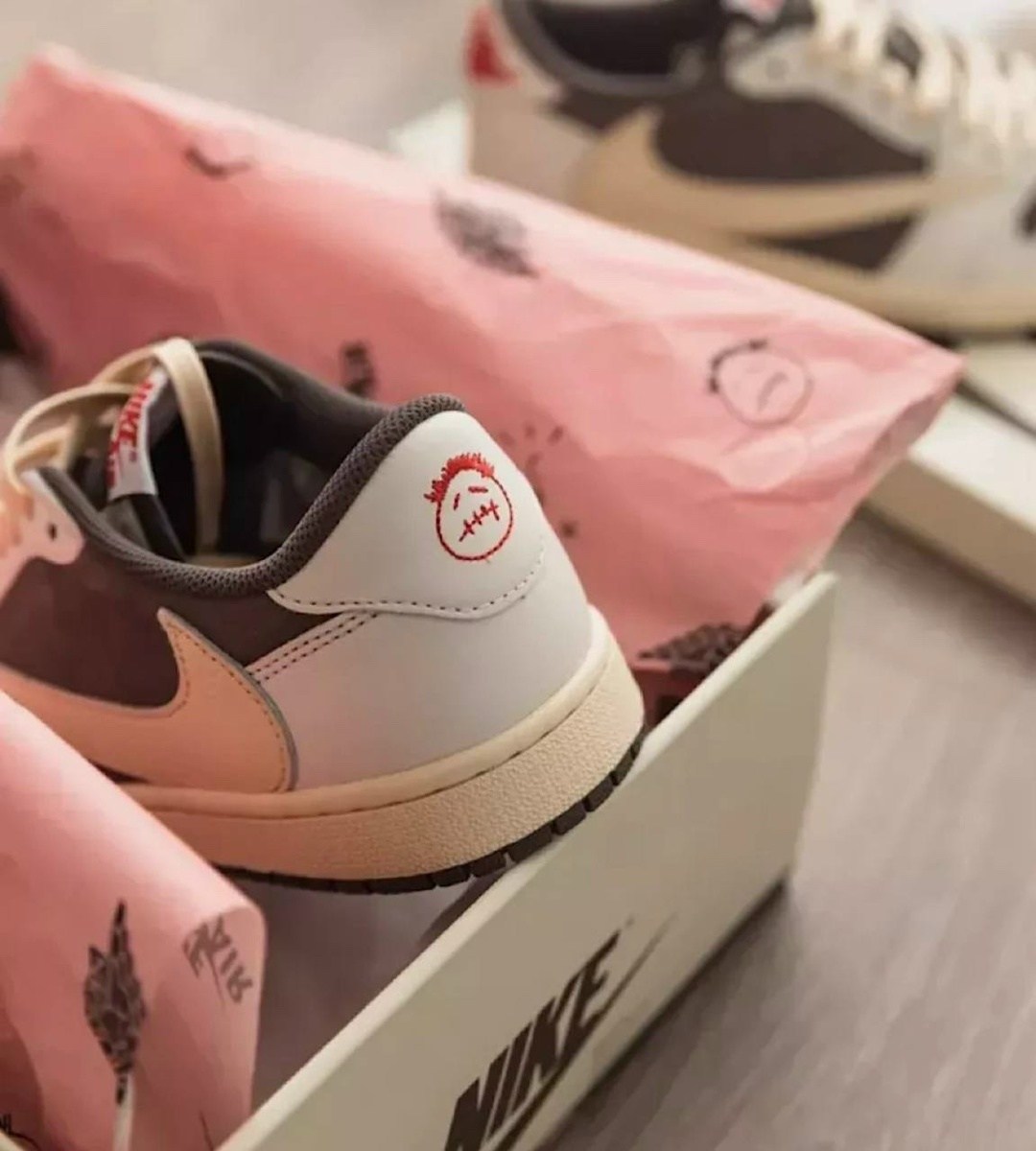 nike air jordan 1 low travis scott reverse mocha,кроссовки travis scott x nike air jordan 1,nike air jordan 1 low travis scott,nike air jordan 1 low og sp travis scott reverse mocha,air jordan 1 low t