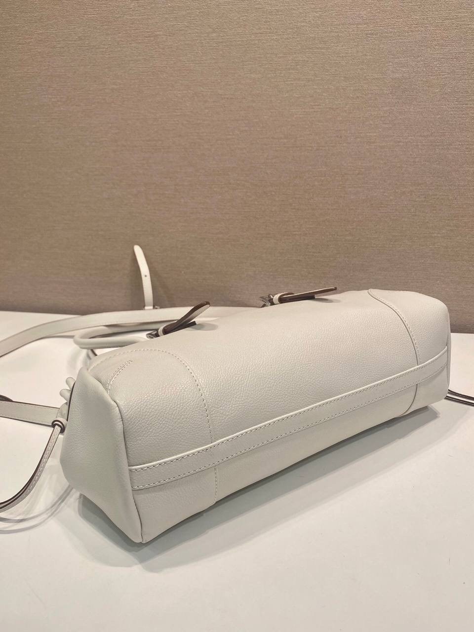 prada сумка женская,прада сумка женская,сумка prada,белая сумка прада,сумка