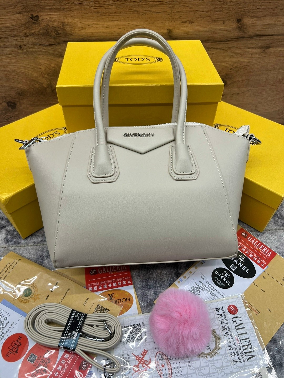 сумка givenchy,мини-сумка-тоут antigona из кожи givenchy черный,сумка живанши,сумка givenchy бордо,сумка женская givenchy