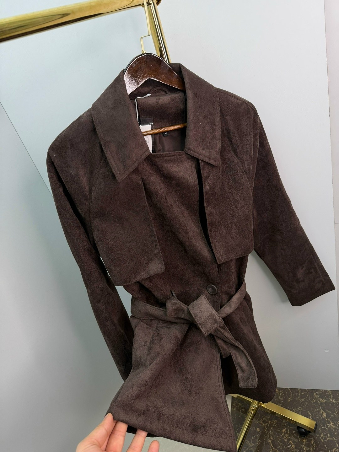классическая коричневая замшевая женская куртка с поясом,женский замшевый тренч the row коричневый,замшевый тренч,стильное пальто,замшевый плащ
