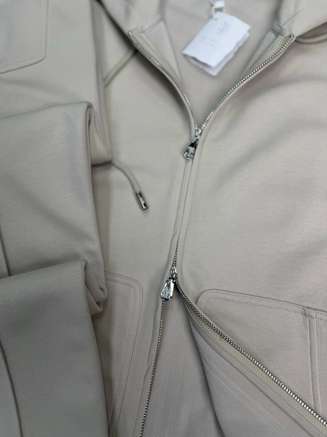 спортивный костюм brunello cucinelli,бежевая кофта,спортивные костюм,костюм,костюм мужской