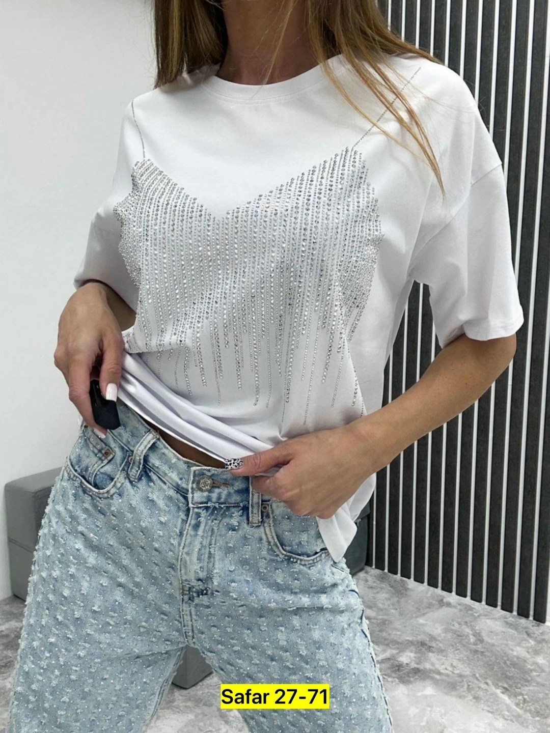 футболки женская,футболка на стиле oversize со стразами,футболка женская с стразами,футболка женская со стразами оверсайз,футболка свободного кроя со стразами для женщин
