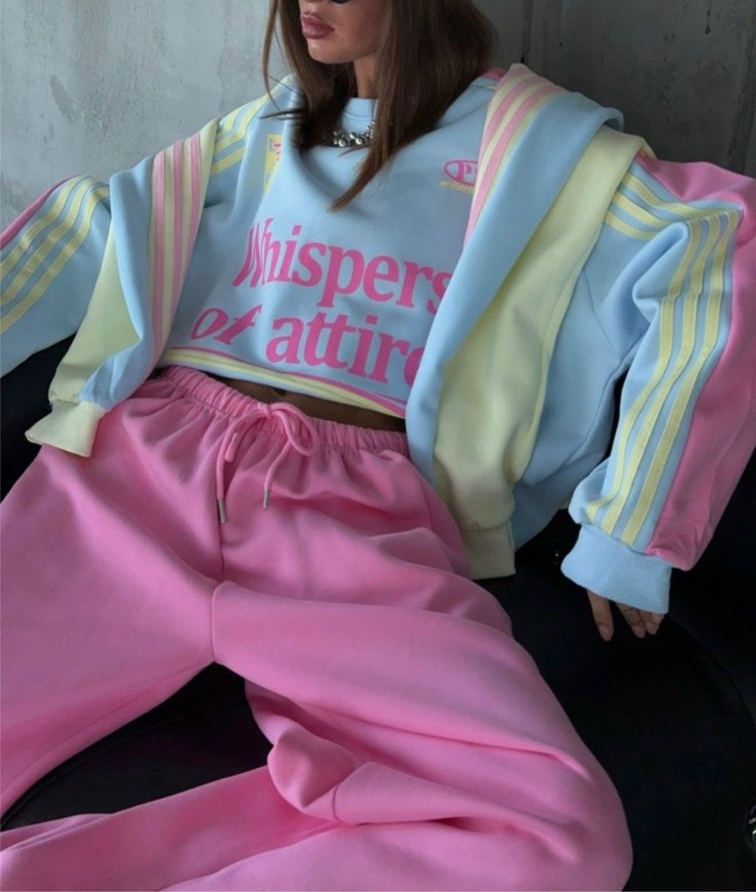 женские костюмы оверсайз,костюм со свитшотом,свитшот и брюки,спортивный костюм оверсайз,спортивный женский костюм