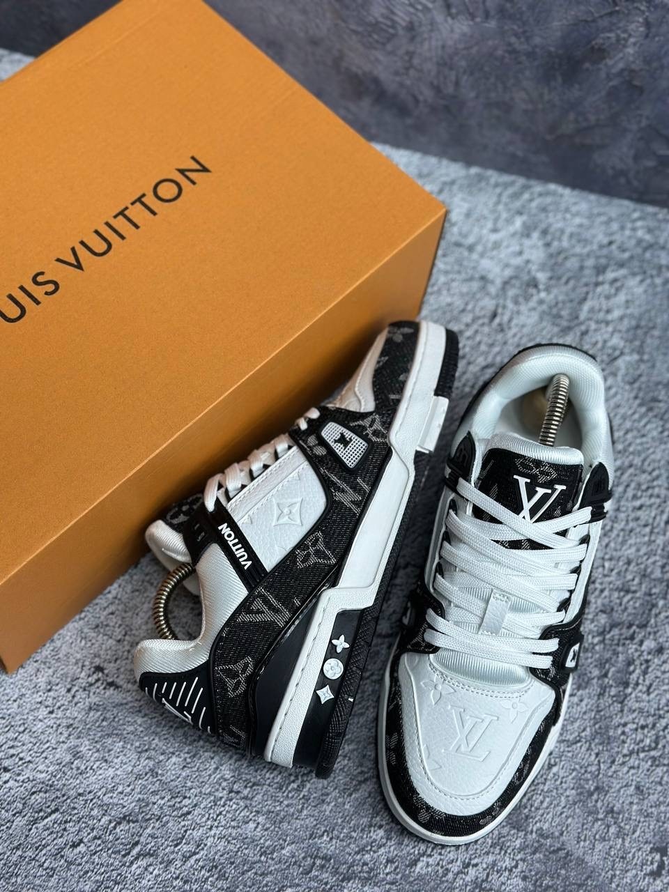 кроссовки louis vuitton trainer,кроссовки louis vuitton,мужские кожаные кроссовки louis vuitton trainer белые с черным,кроссовки louis vuitton trainer sneaker low lv tpr,кроссовки луи виттон