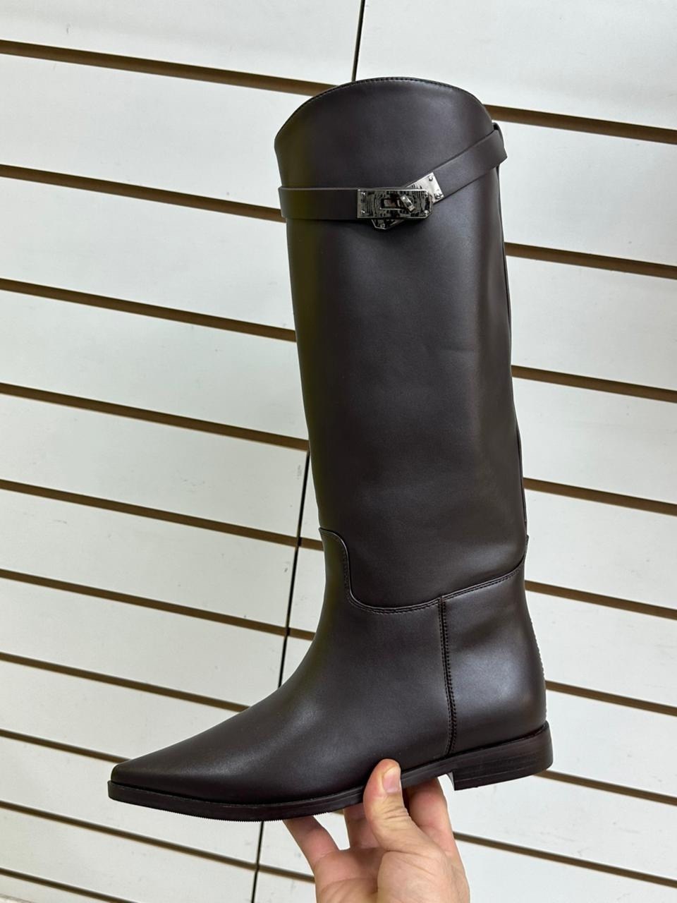 женские сапоги hermes,hermes сапоги,модные сапоги хермес,сапоги hermes из натуральной кожи черного цвета с пряжкой,сапоги